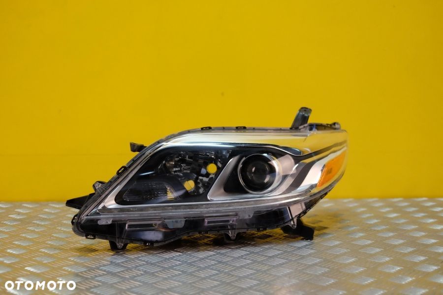 TOYOTA SIENNA 2015- REFLEKTOR LAMPA ZWYKŁA USA - 1