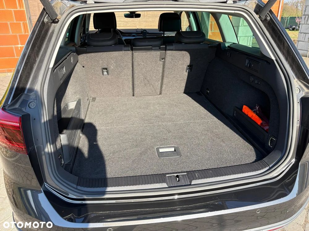 Volkswagen Passat Variant 2.0 TDI SCR 4Motion DSG Alltrack - 22