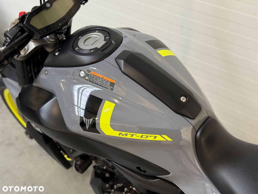 Yamaha MT - 27