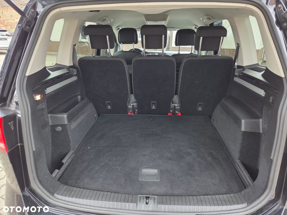 Volkswagen Touran - 22