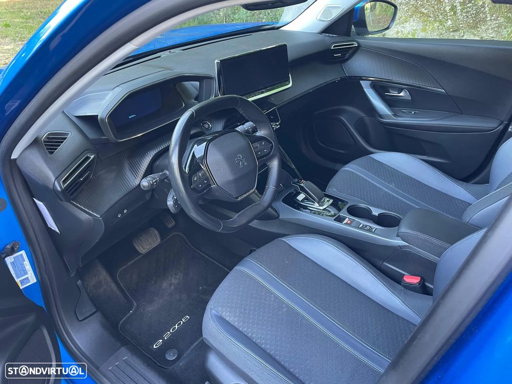 Peugeot e-2008 Allure - 6