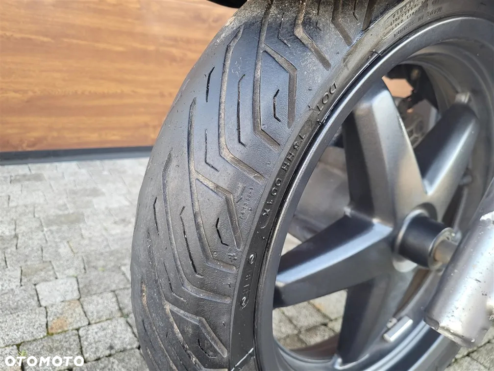 Yamaha X-max - 4