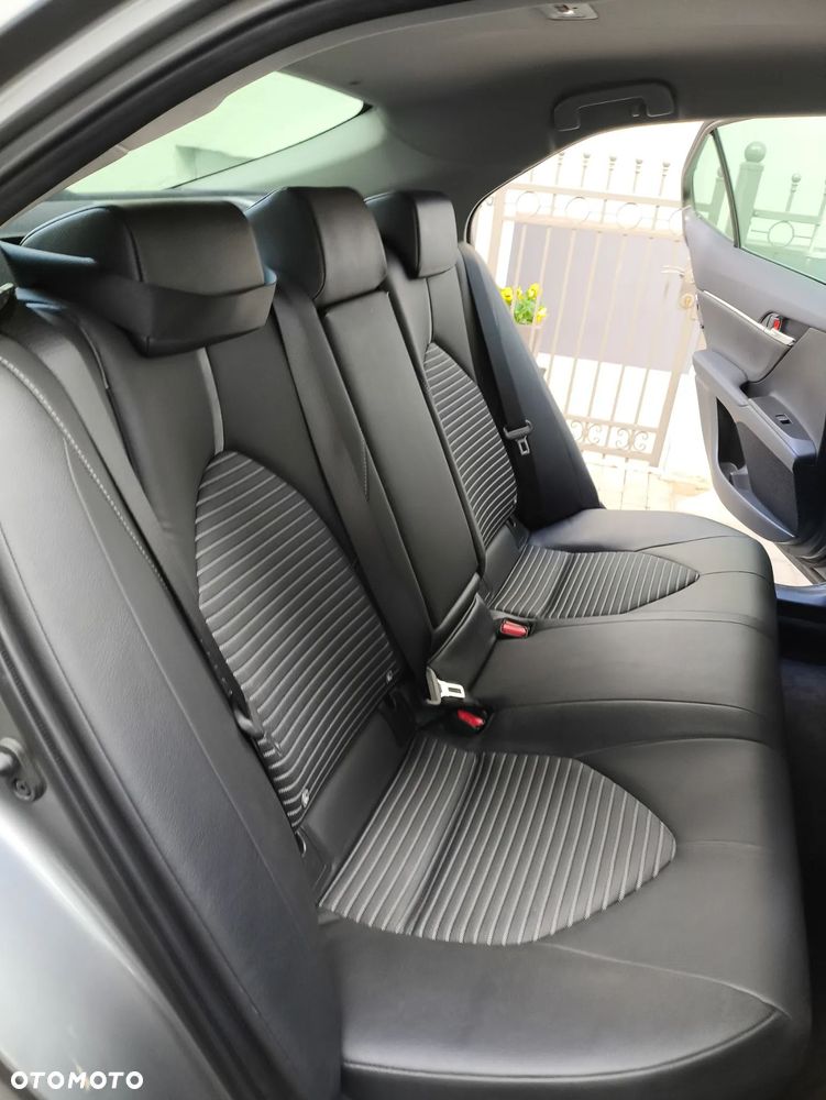 Toyota Camry 2.5 Hybrid Executive CVT - 16