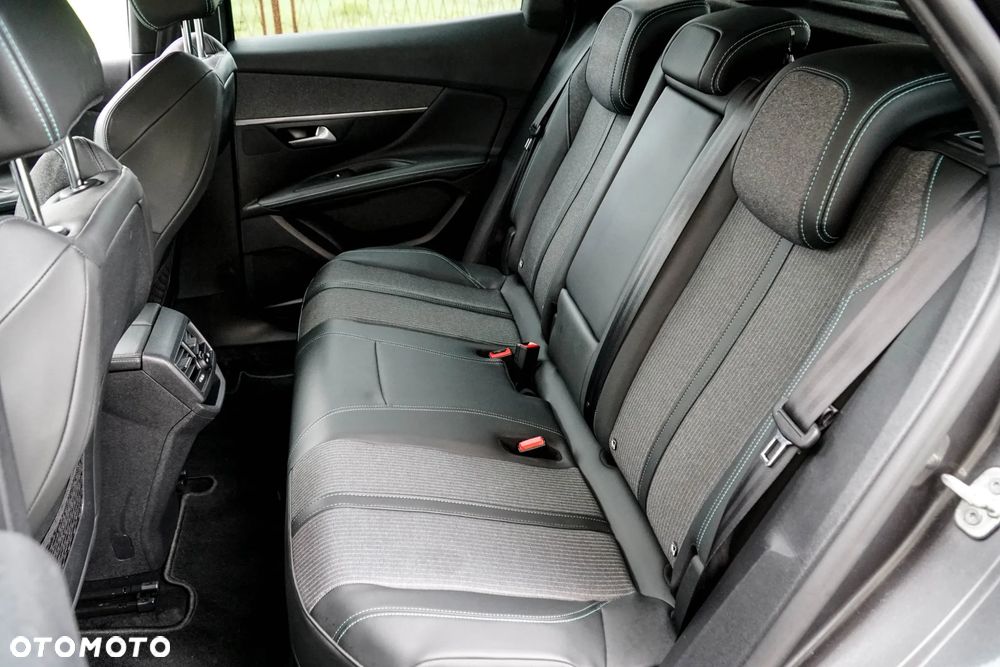 Peugeot 3008 225 e-EAT8 Allure - 31