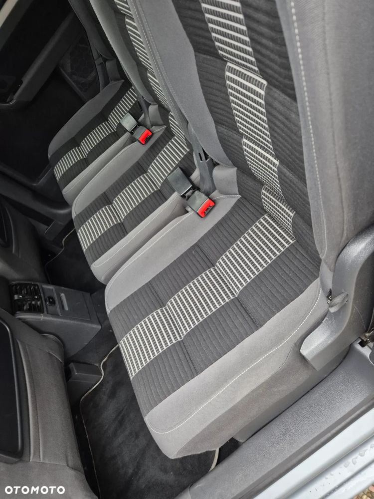 Volkswagen Touran 1.9 TDI DPF Blue Motion Trendline - 16