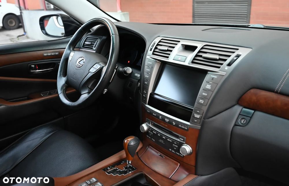 Lexus LS - 24