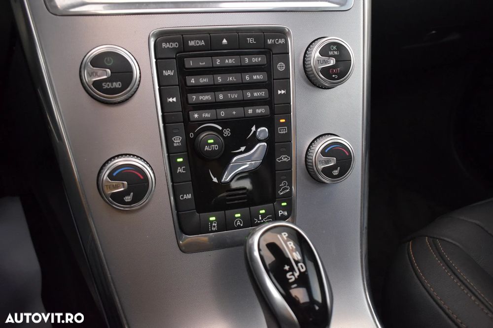 Volvo XC 60 D5 AWD Geartronic Ocean Race - 19