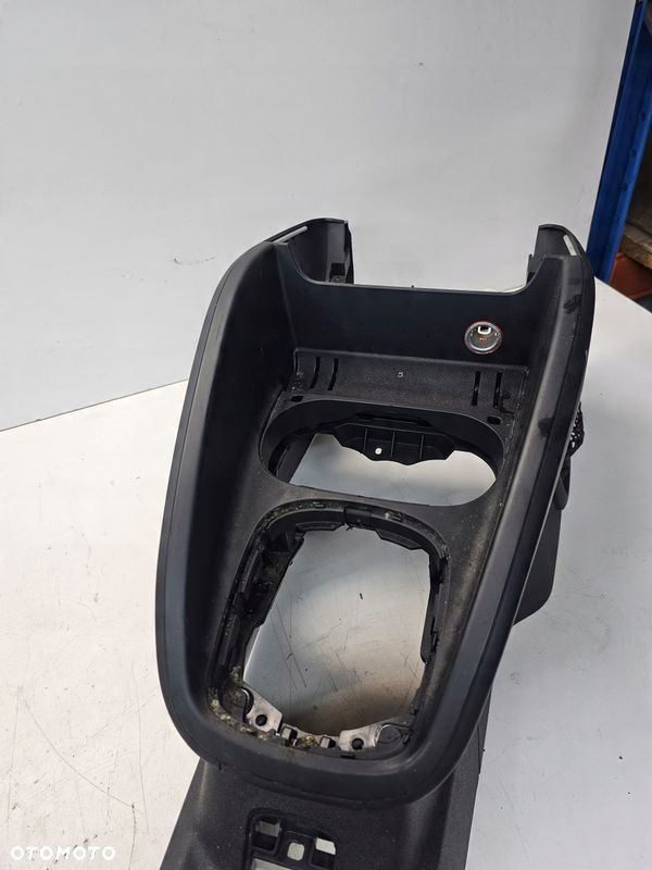 TUNEL ŚRODKOWY AUDI A1 8X LIFT 8X0863240E - 4