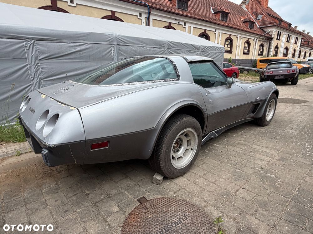 Chevrolet Corvette - 5