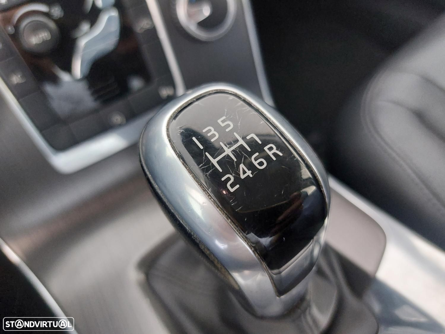 Volvo V60 2.0 D2 Momentum - 34