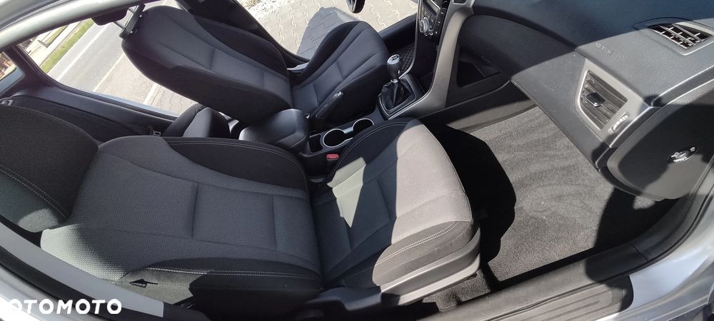 Hyundai i30 i30cw 1.4 Fifa World Cup Edition - 25