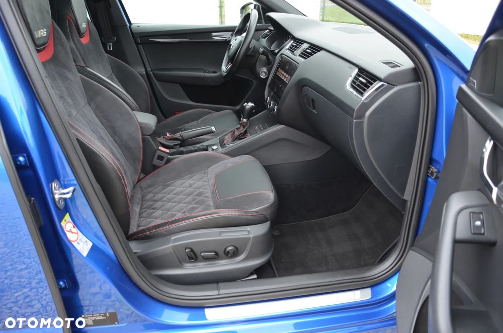 Skoda Octavia Combi 2.0 TDI DSG RS - 25