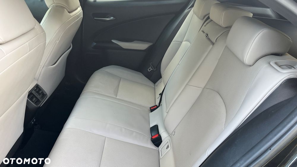 Lexus UX - 19
