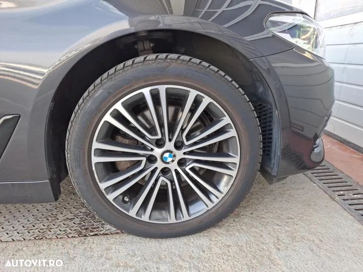 BMW Seria 5 520d Aut. Luxury Line - 16