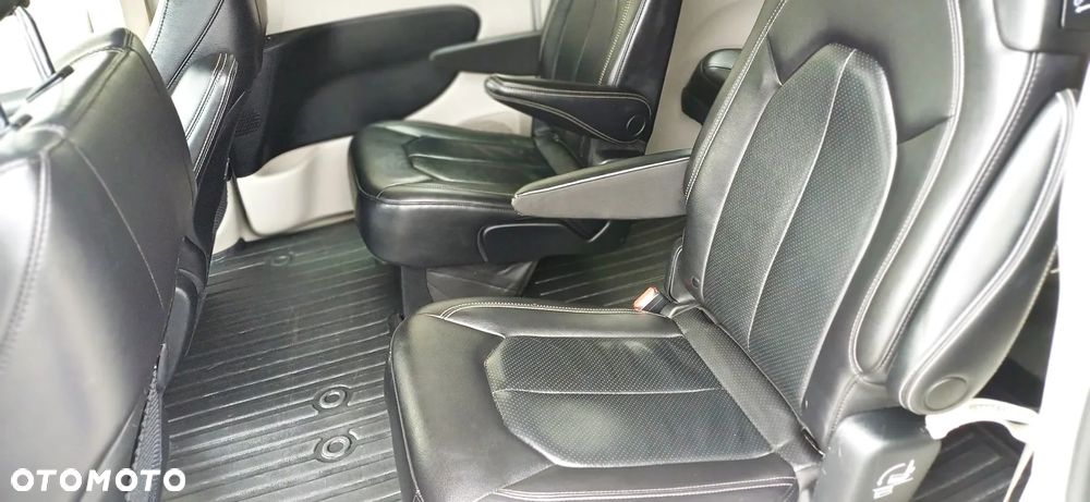 Chrysler Pacifica - 23