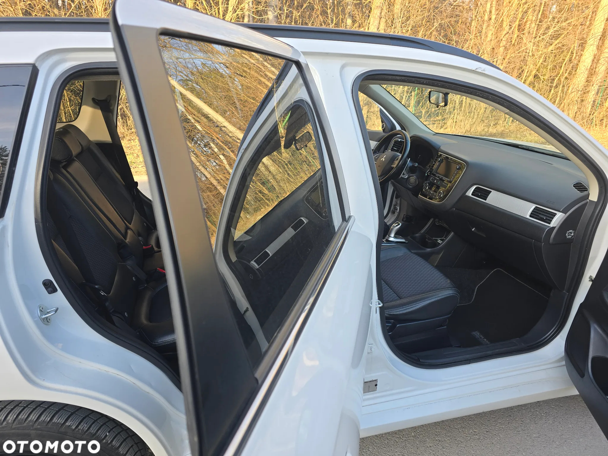 Mitsubishi Outlander 2.0 4WD Plug-In Hybrid - 18