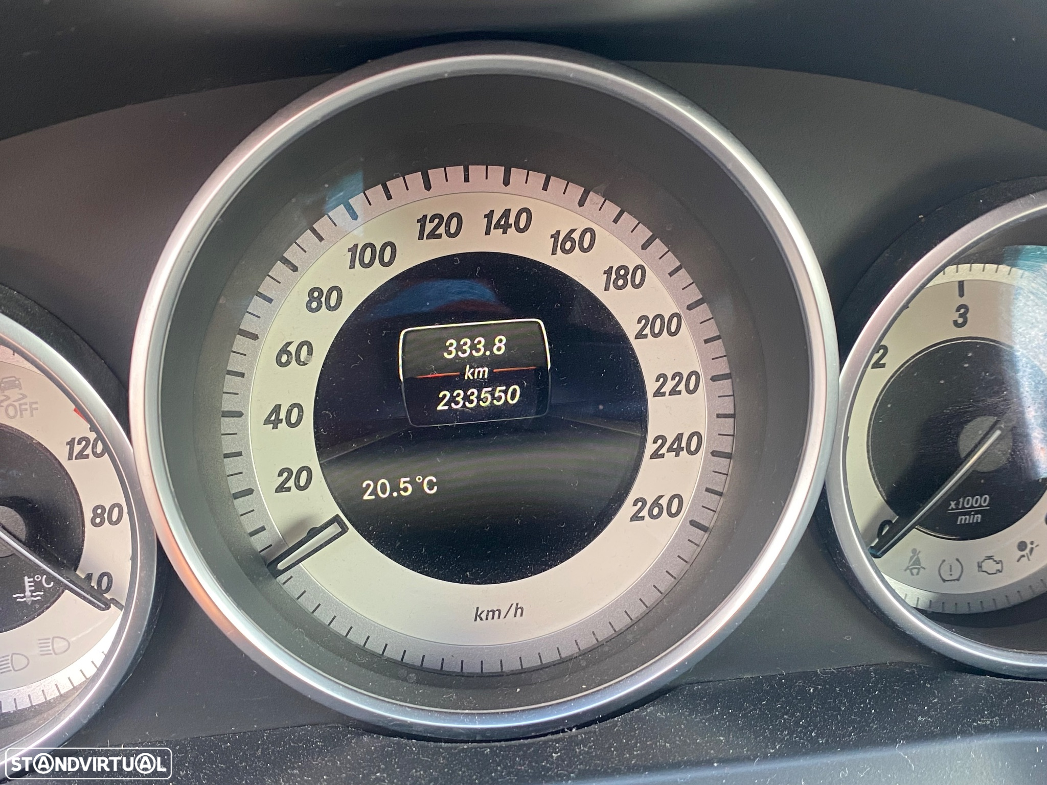 Mercedes-Benz E 220 CDi Avantgarde BlueEfficiency - 12