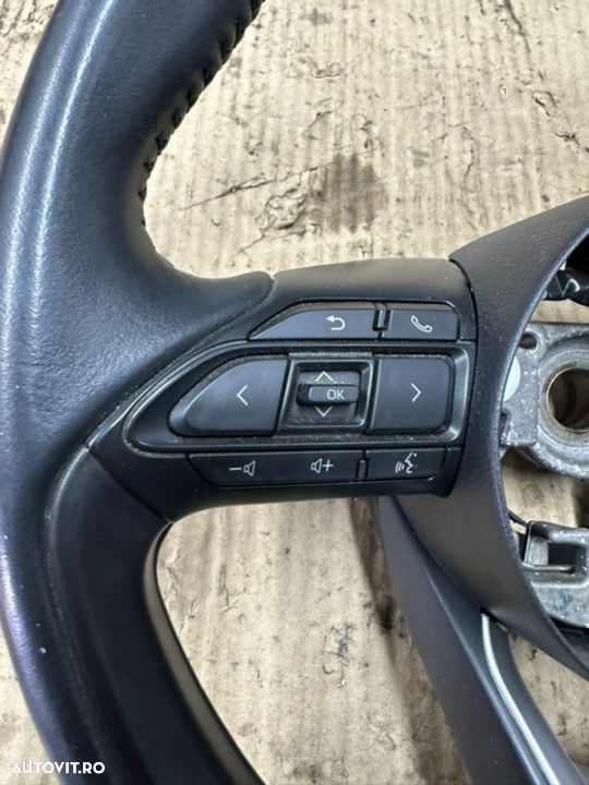 Volan piele cu comenzi si pilot automat TOYOTA YARIS 4 an dupa 2020 - 2