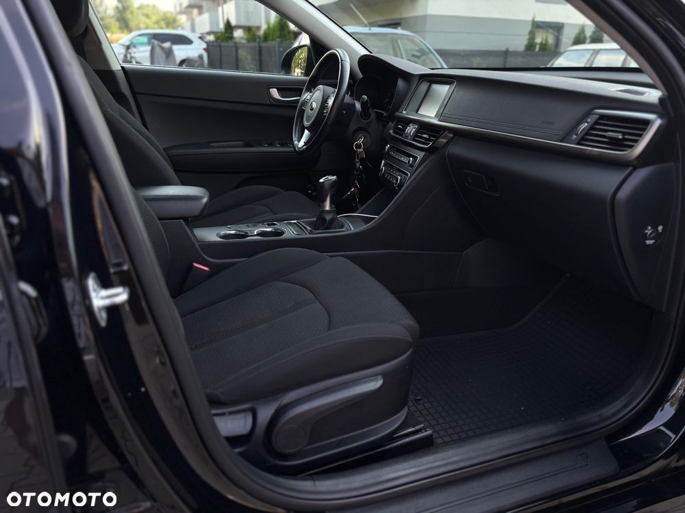 Kia Optima 2.0 L - 14