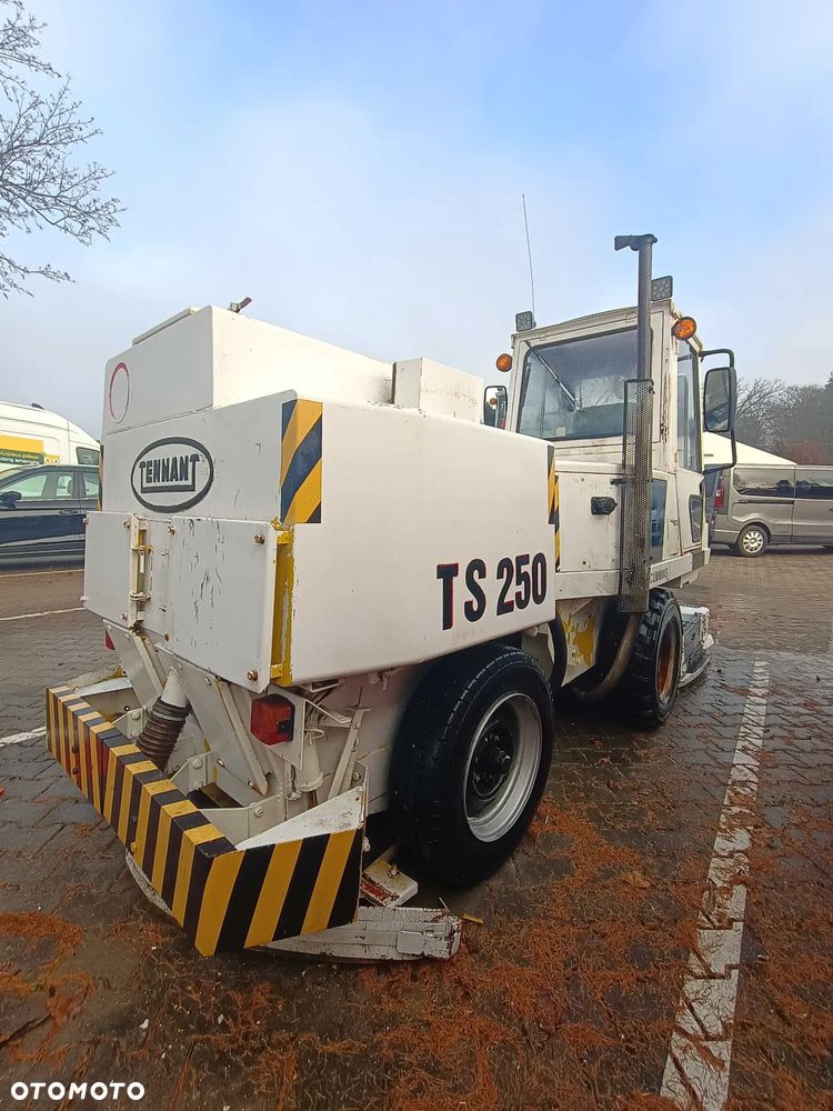 Inny TENNANT TS250 - 2