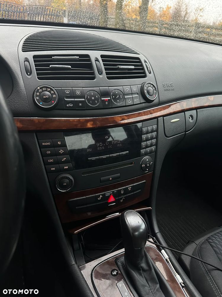 Mercedes-Benz Klasa E 320 4-Matic T Elegance - 13