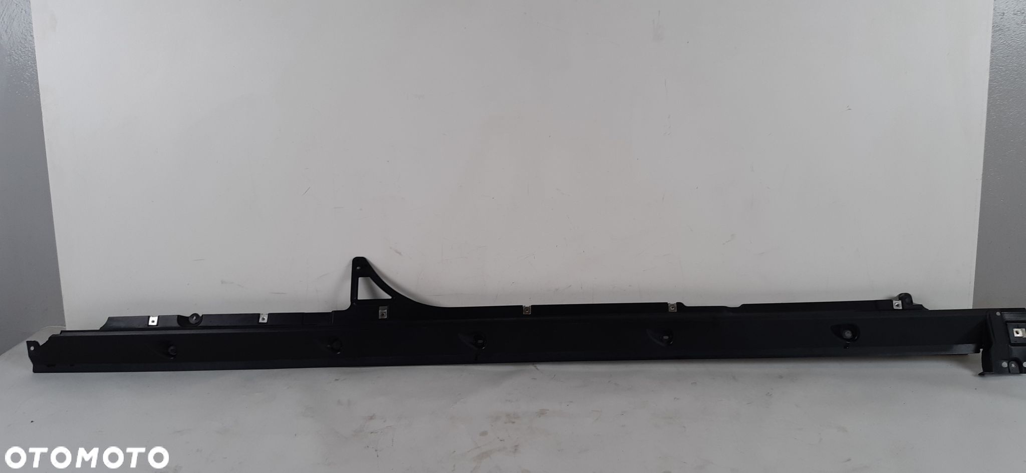 AUDI Q8 LISTWA PROGOWA LEWA 4M8825211 - 1