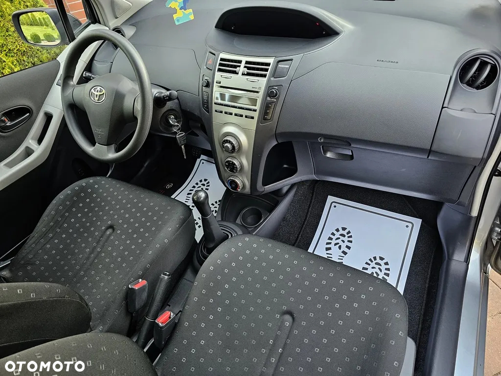 Toyota Yaris 1.3 VVT-i Sol - 29