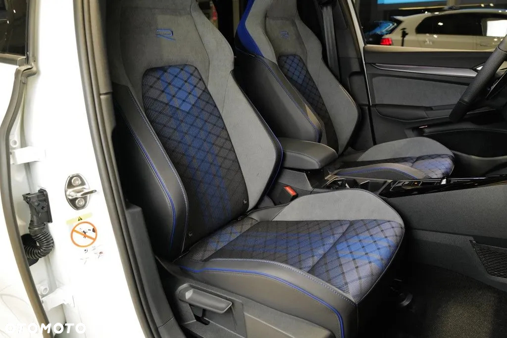 Volkswagen Golf VIII 2.0 TSI 4Motion R DSG - 8