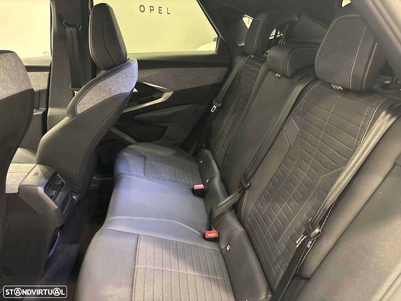 Peugeot 3008 1.2 Hybrid Allure e-DCS6 - 12