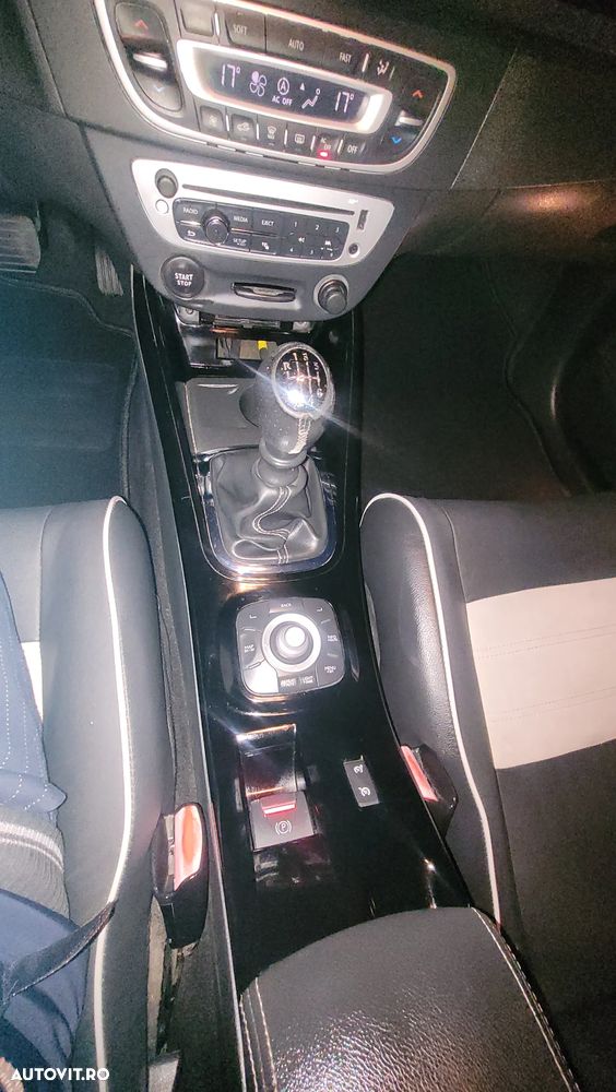 Renault Megane ENERGY dCi 110 Start & Stop Bose Edition - 25