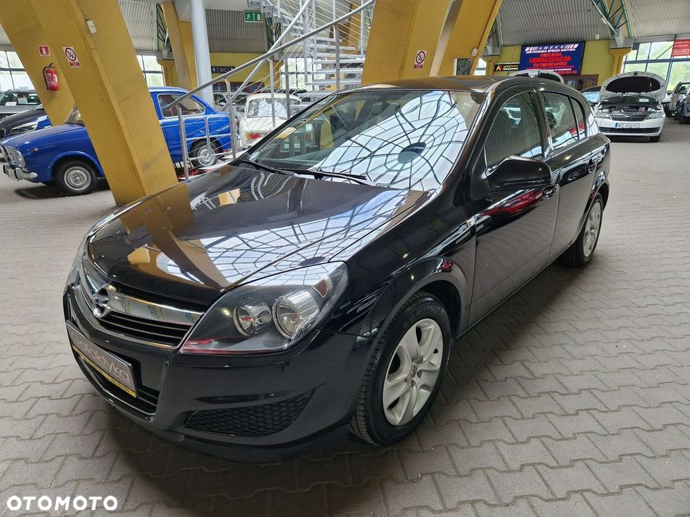 Opel Astra 2011 photo 4