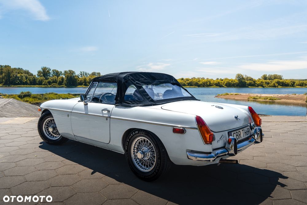 MG MGB - 12
