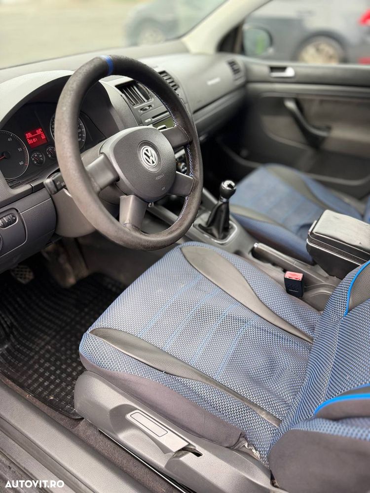 Volkswagen Golf - 5