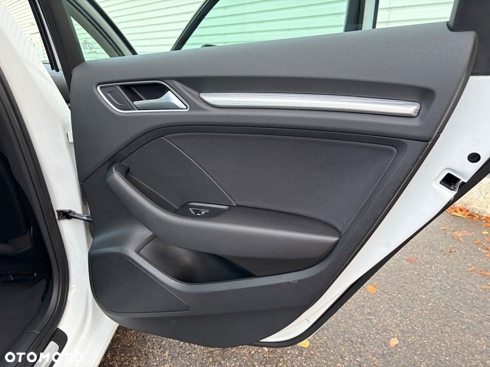 Audi A3 Sportback 1.4 TFSI Ambiente - 27