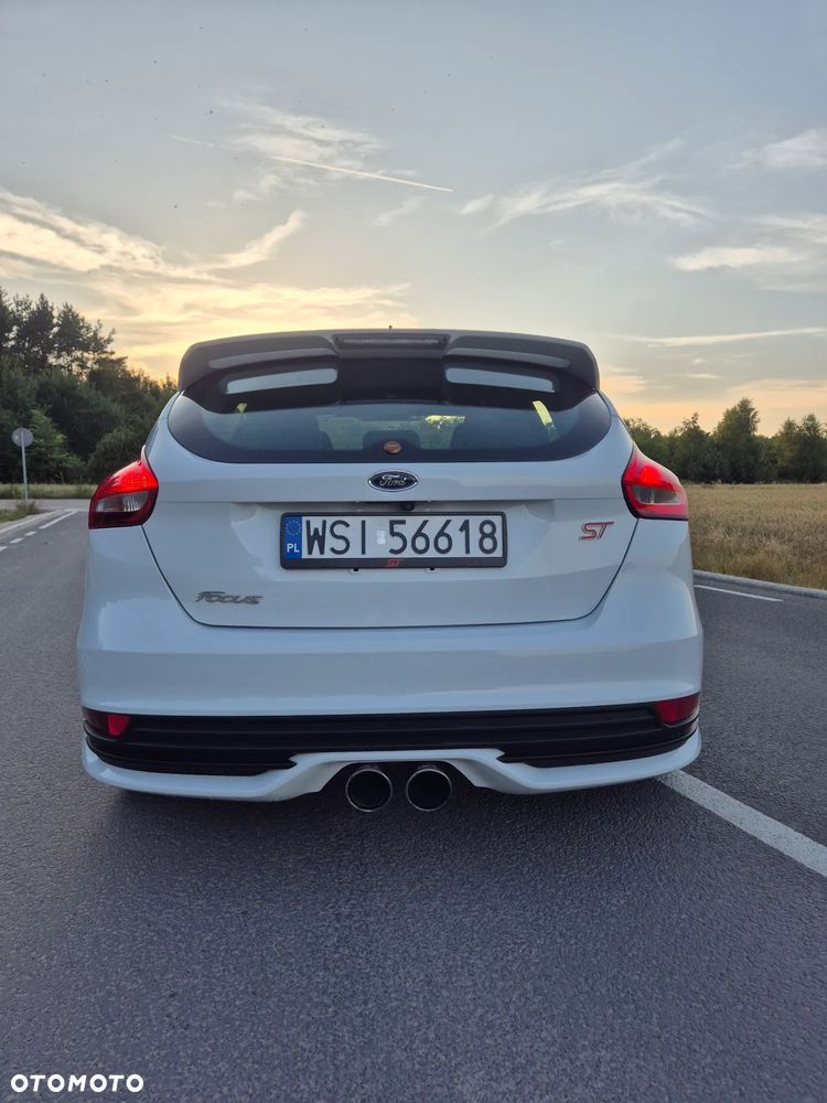 Ford Focus 2.0 EcoBoost ST - 10