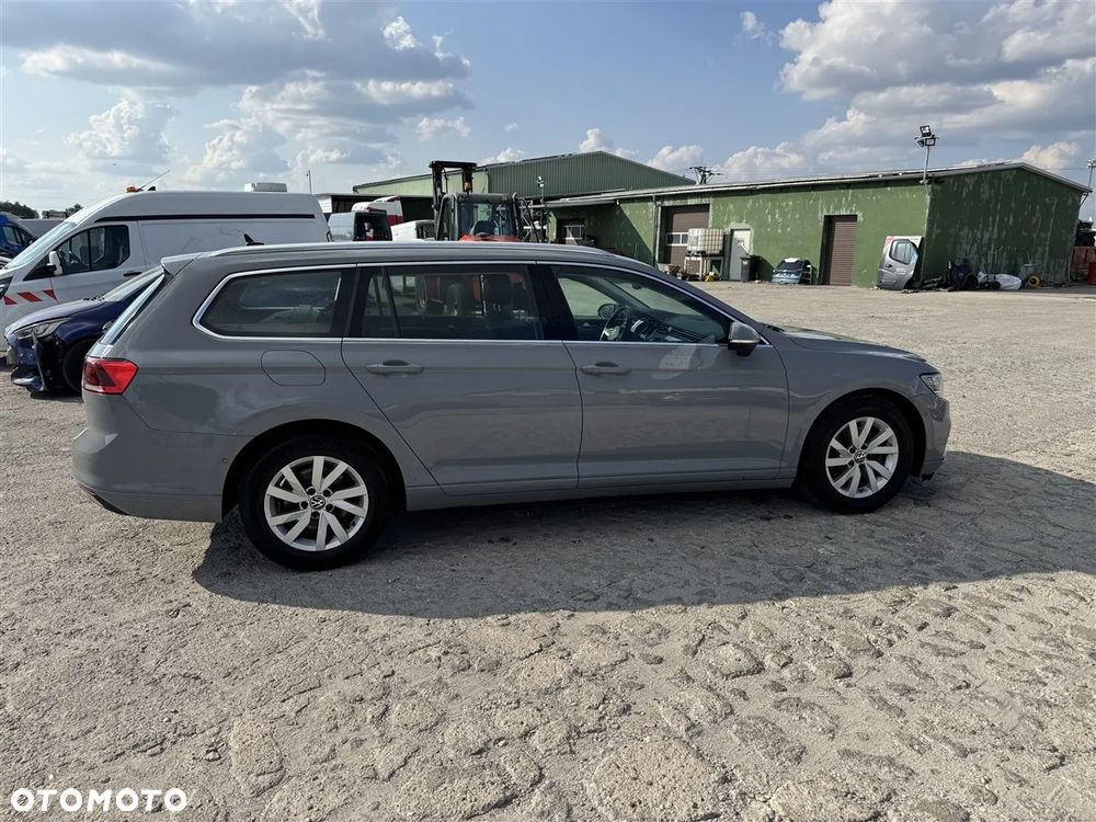 Volkswagen Passat - 12