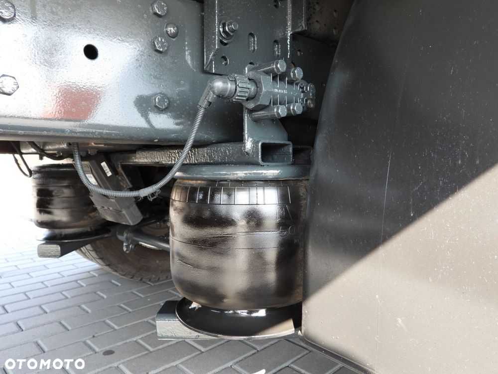 Iveco DAILY CHŁODNIA KONTENER -10*C WINDA 9 PALET ZASILANIE 230V TEMPOMAT PNEUMATYKA AUTOMAT HI-MATIC BLIŹNIACZE KOŁA KLIMATYZACJA  170KM - 18