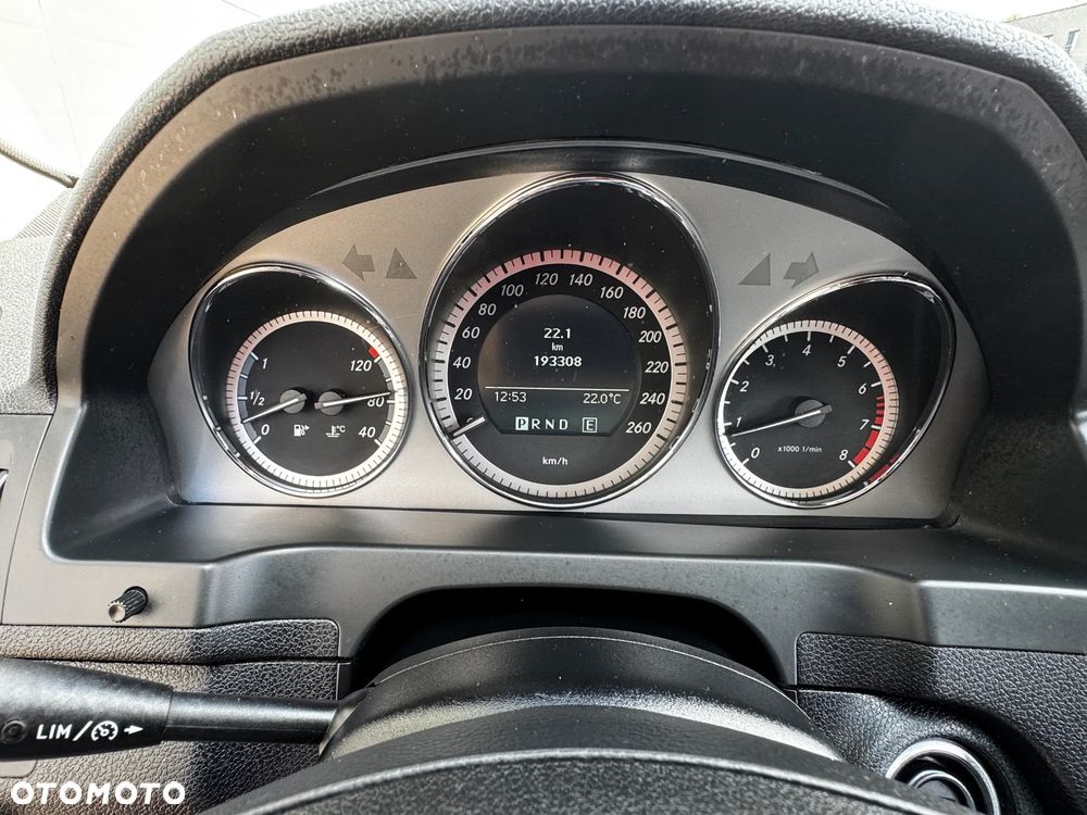Mercedes-Benz Klasa C 180 CGI Automatik BlueEFFICIENCY Avantgarde - 14