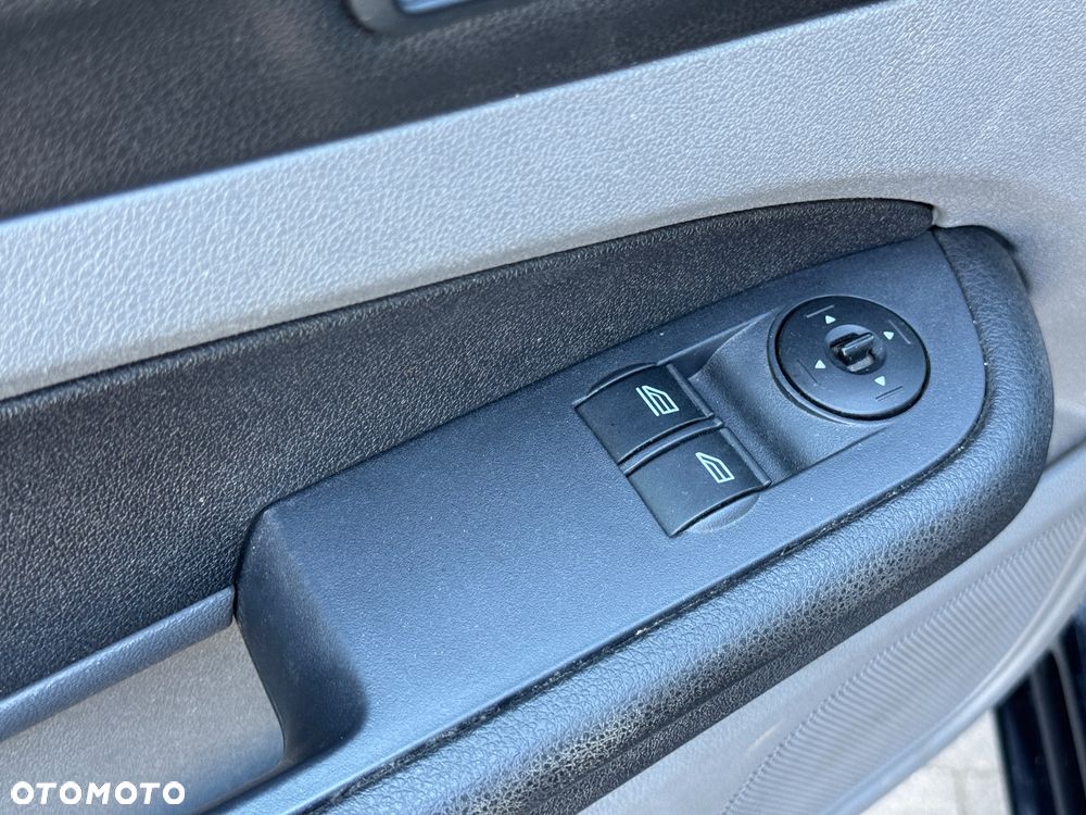 Ford Focus 1.8 Style+ - 22