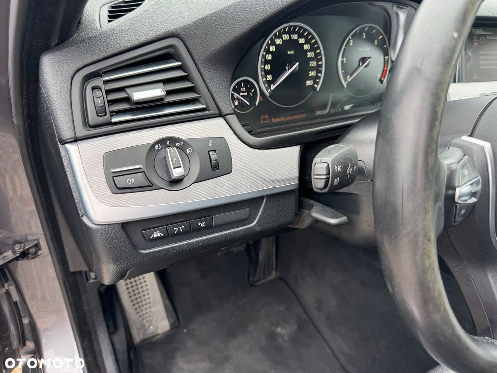 BMW Seria 5 530d Touring Sport-Aut - 11