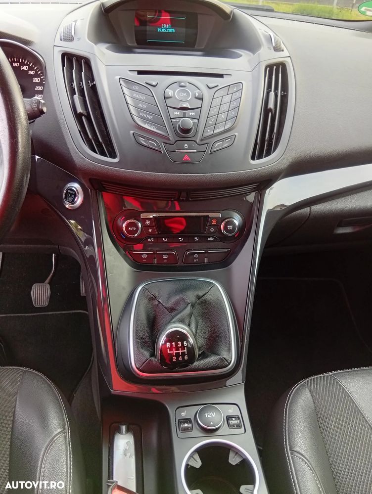 Ford Kuga 1.6 EcoBoost 2x4 Titanium - 12