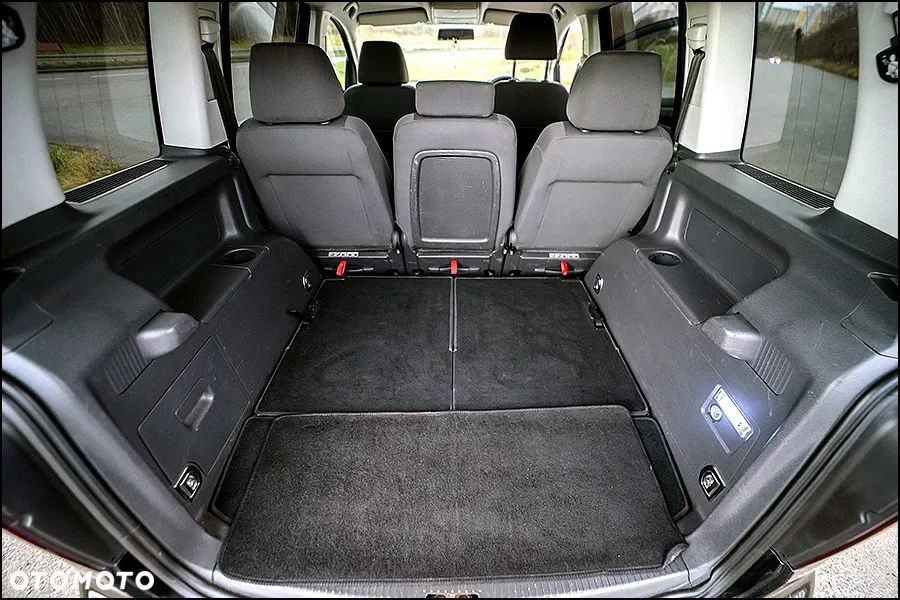 Volkswagen Touran - 36