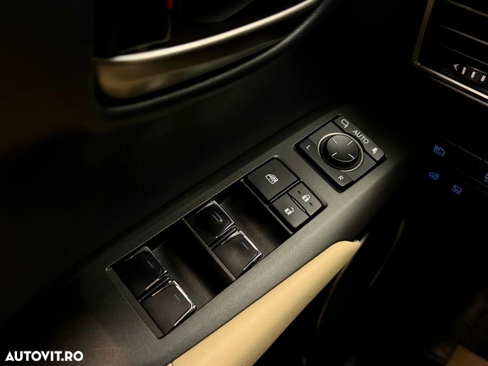 Lexus Seria NX 300h AWD Luxury - 34