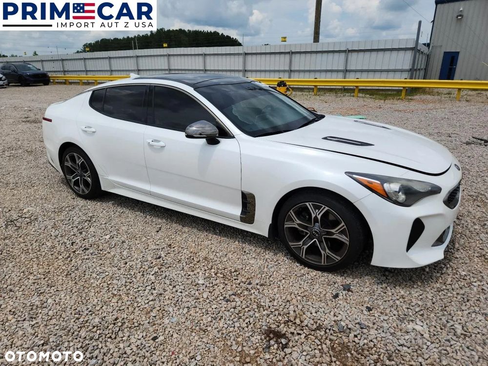 Kia Stinger - 1