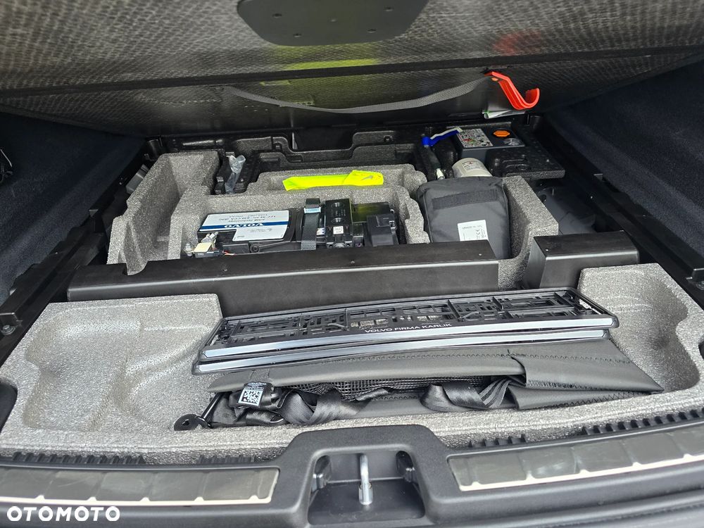 Volvo XC 60 T6 AWD Recharge Plus Dark - 36