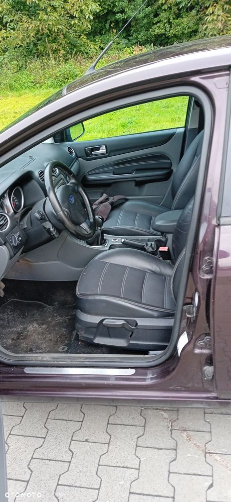 Ford Focus 1.8 FF Ghia - 10