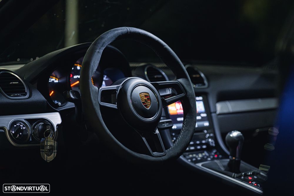 Porsche 718 Cayman GT4 - 7