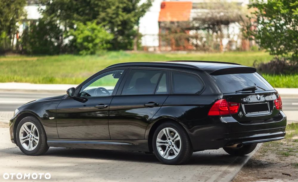 BMW Seria 3 318d DPF Edition Sport - 11