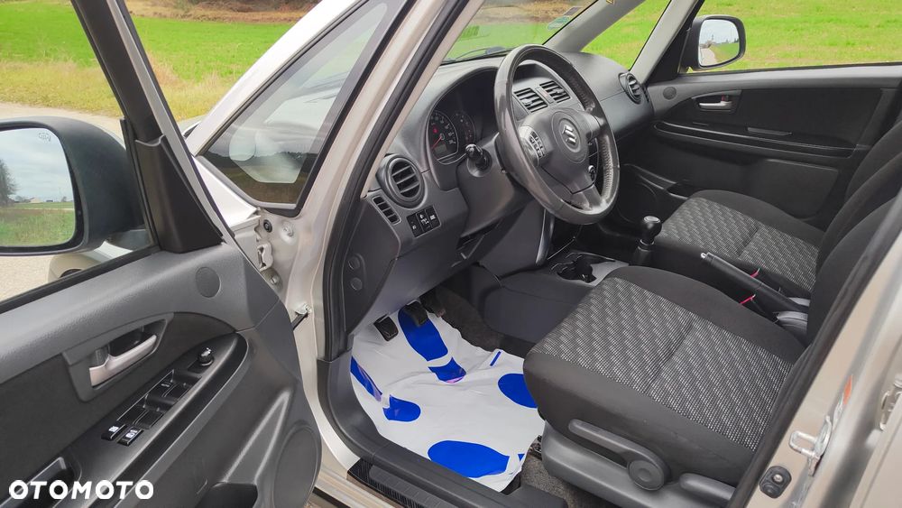 Suzuki SX4 1.6 GS / Premium - 16