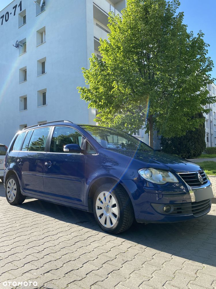 Volkswagen Touran - 1